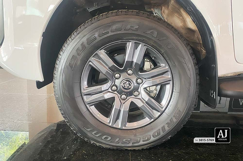 Toyota Hilux 2.8 D-4D TURBO DIESEL CD SR 4X4 AUTOMÁTICO