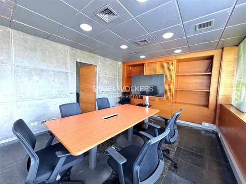 Oficina En Venta Sector Luis Pasteur Con Manquehue Norte