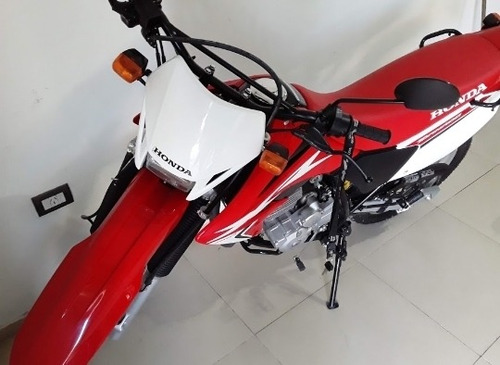 Imagen 2 de 9 de Honda Tornado 2019