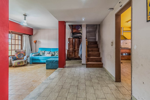 Encantadora Casa De 5 Ambientes Con Amplios Espacios Y Excelente Ubicación