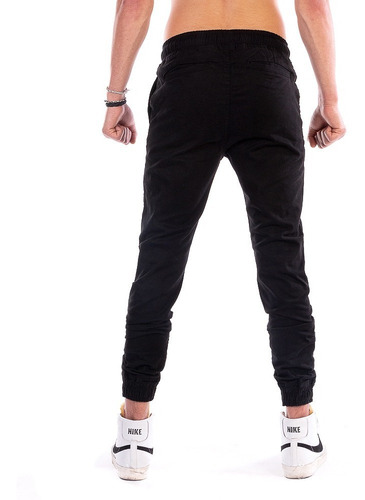 Imagen 2 de 7 de Pantalón Jogger De Gabardina Para Hombre Color Negro