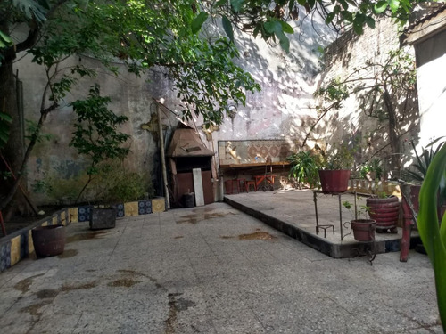 Merolla Vende | Hermosa Casa A Reciclar En Barracas | Lote 8.70 X 42 Aprox.