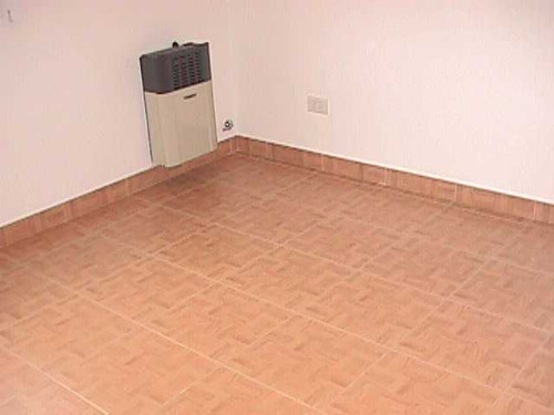 Alquilo Excelente Piso En Caseros De 3 Ambientes Grandes Con Terraza Y Patio Propio!! F: 4571