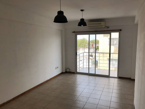 Venta De Departamento De 2 Ambientes Con Cochera En San Fernando Centro, G.b.a. Zona Norte. Dueño Directo.