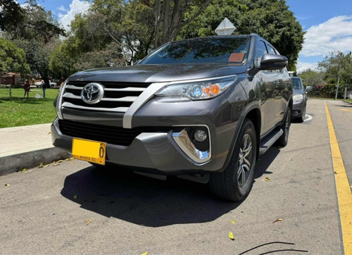 Toyota Fortuner 2.7l Mid