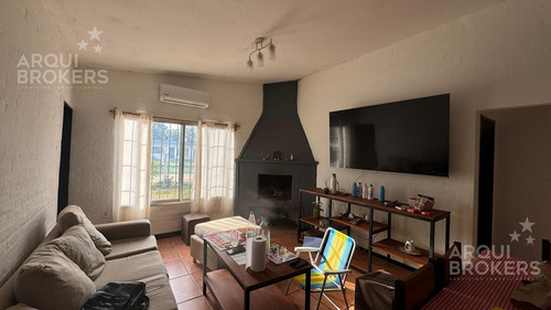 Casa De Tres Dormitorios En Alquiler En La Floresta