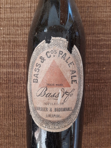 Antigua Botella De Cerveza Inglesa Bass & Company