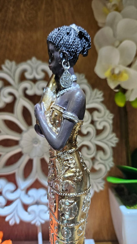 Escultura Mujer Africana Esbelta 33cm Elemento Etnico Deco Dorado