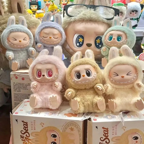 Os Monstros Labubu Têm Um Assento