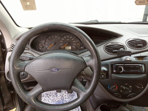 Imagem 3 de 11 de Ford Focus 1.8l