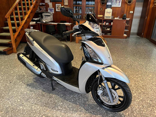 Imagen 4 de 18 de Kymco People 300 Gti 2017 U Dño Serv Off Permuto