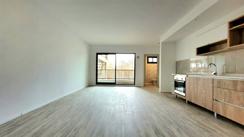 Venta Departamento 3 Ambientes A Metros Del Subte 2do Piso. 