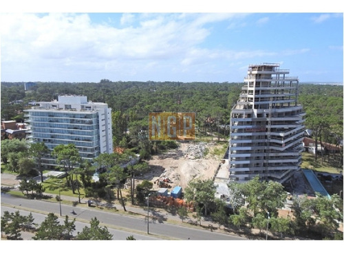 Imagen 23 de 30 de En Exclusividad Departamento De Metraje De 2 Dormitorios Transformado En Loft Roosevelt, Punta Del Este Piso Alto Con Vista Al Mar!