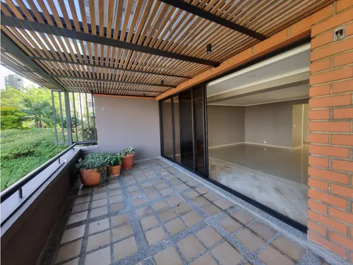 Amplio Y Cómodo Apartamento En Venta En Los Balsos