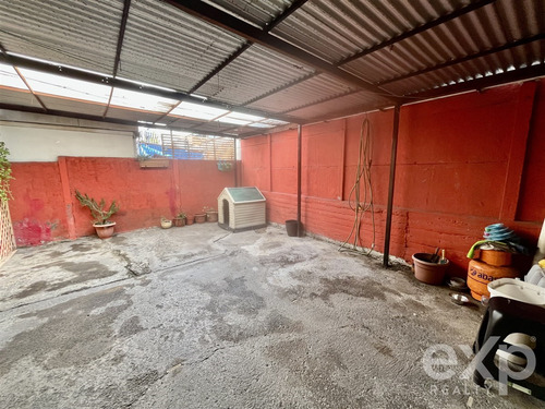 Casa En Venta De 2d, 1b Y Estacionamientos En Puente Alto