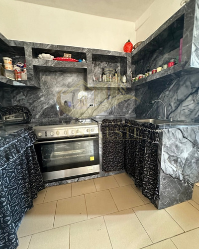 Casa En Venta Ubicada En Macuto, El Teleférico Ref 2627