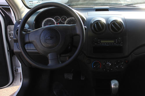 Imagen 10 de 13 de Chevrolet Aveo 2014