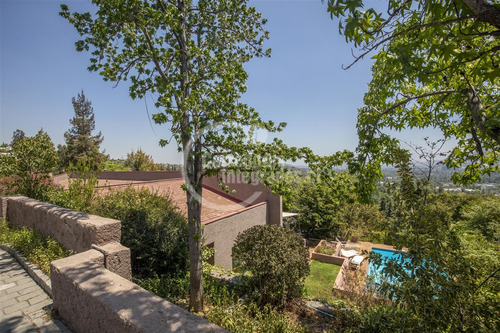 Casa En Venta De 6 Dorm. En Las Condes