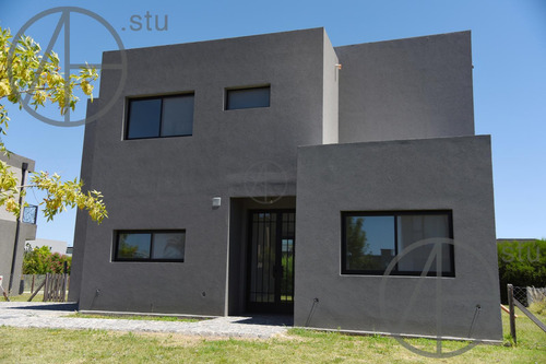 Casa En Venta De 5 Ambientes En Puertos