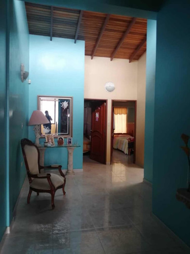 Imagen 2 de 7 de M.c. Se Vende Casa En Santa Teresa. Calle El Alto