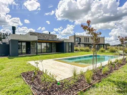 Muy Linda Casa En Venta En La Calesa, Pilará