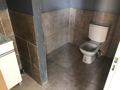 Imagen 7 de 8 de Excelente Local Con Doble Altura En Esquina - 150 Metros