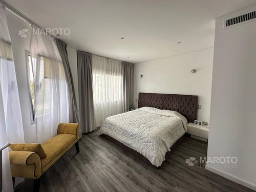 Casa En Venta En Barrio Privado Septiembre