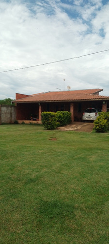 Casa Chácara 2 Dormitórios (1 Suite)