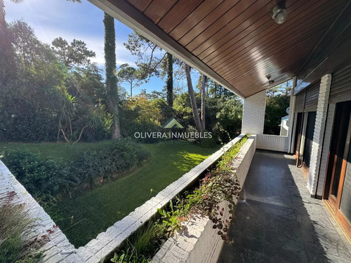 Casa En Venta 5 Dormitorios En Playa Mansa, Punta Del Este