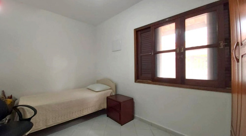 Casa A 200 Mts Da Praia. Lugar Muito Tranquilo Seguro Em Bairro Nobre. Casa Isolada. Estrutura Do Telhado Reformada - Madeiramento Com Manta. Parte Elétrica Revisada E Fiação Novos