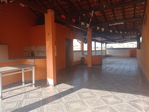 Um Sobrado Com 380 M2 De Construção