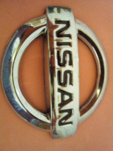 Emblema Parrilla Nissan Tsuru Iii 00/16  Nuevo.