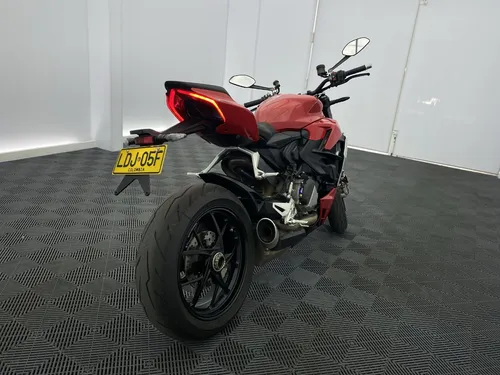 Ducati Streetfighter V2