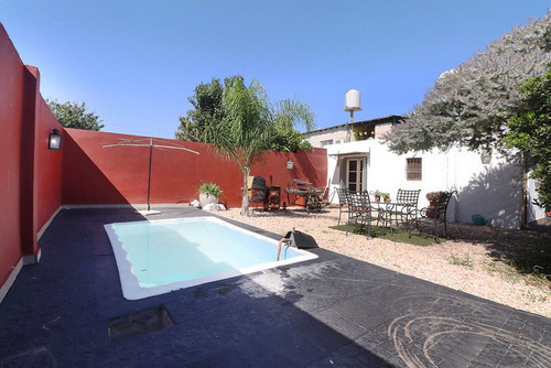 Espectacular Casa Con Quincho Y Pileta En Moreno