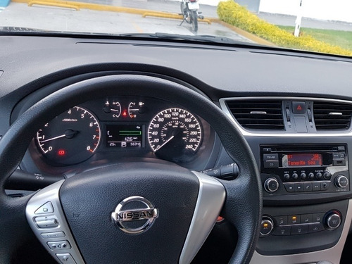 Imagen 6 de 12 de Sentra Gris Oxford 2016 Único Dueño