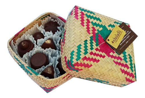 Imagen 4 de 4 de Caja De Palma Con Chocolates Rellenos De Sabores Oaxaqueños