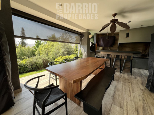 Casa En Venta De 5 Dorm. En Piedra Roja, Chicureo