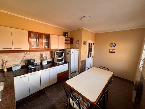Casa En Venta De 5 Ambientes En Quilmes.
