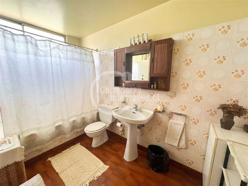 Casa En Venta De 4 Dorm. En Las Condes