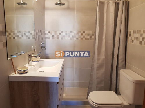 Imagen 20 de 27 de Apartamento De 2 Dormitorios Y 2 Baños A 1 Cuadra De Gorlero, Con Gran Terraza Y Parrillero Propio.