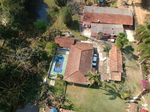 Imagem 2 de 14 de 2.300m², Casa Com 2 Dormitórios, Churrasqueira E Piscina !!