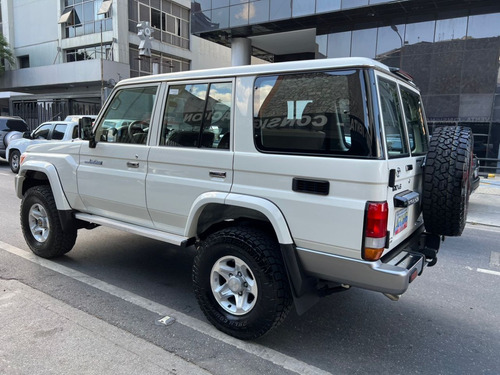 Imagen 4 de 15 de Toyota Land Cruiser Machito 2022