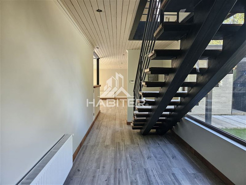 Casa En Venta De 5 Dorm. En Colbún