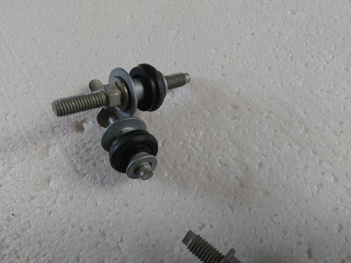 Aislador Tapa Valvula De Motor Compass 07/14 # 04884764aa