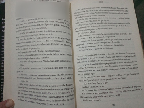 Em Aguas Sombrias, De Paula Hawkins, Editora Record, Em Português, 2017 (Usado)