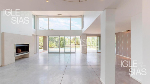 Casa En Venta Al Lago Con 4 Dormitorios En Los Castores Nordelta