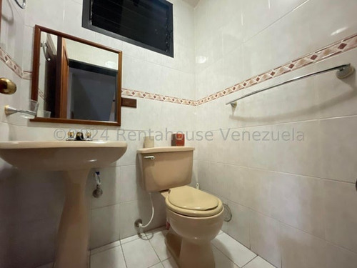 Casa En Venta Maracay Urb Andres Bello Con Piscina Y Parrillera En Buenas Condiciones Zona Norte Kg:24-24527