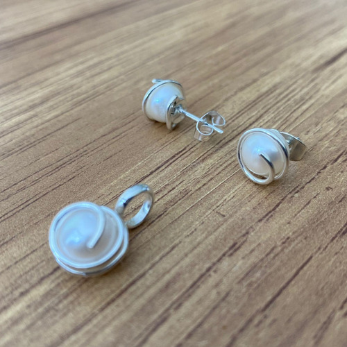 Imagen 3 de 10 de Juego Dije Y Aretes Perla Y Plata .925 Agálea Joyería