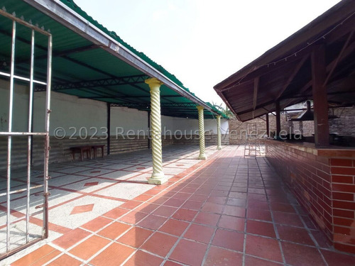 Casa En Esquina En Pleno Centro De La Ciudad De Cagua Estado Aragua Cuenta Con 705 Mtrs2, Con Gran Potencial Para Proyecto 23-32259 Irrr