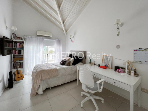 Casa En Venta De 3 Habitaciones En Los Sauces, Nordelta